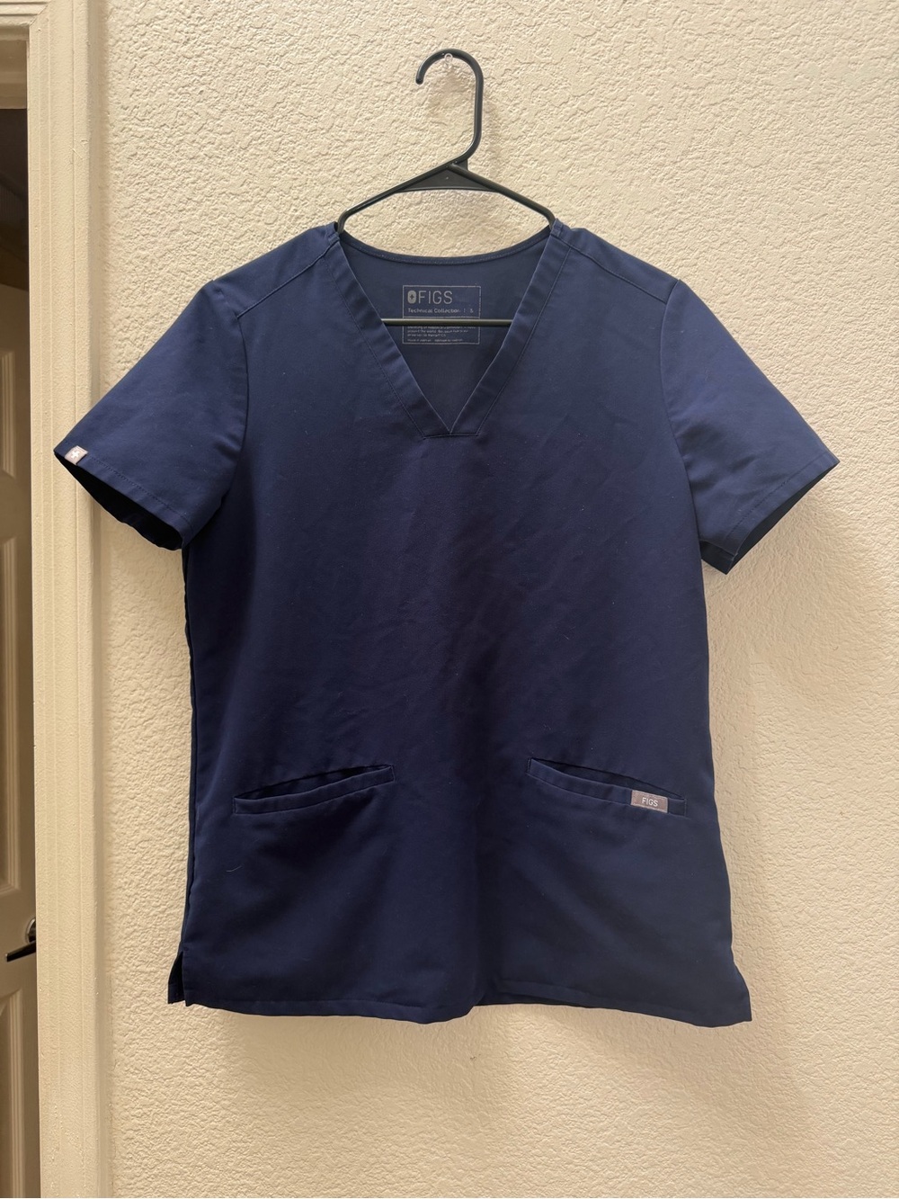 FIGS women’s Navy V-Neck Medical Scrub Top